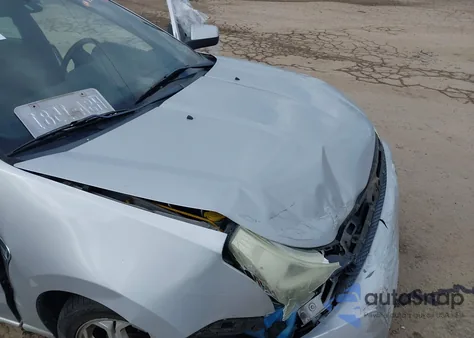 2008 Ford Focus Se/Ses z USA, uszkodzony, nr VIN 1FAHP35N68W220651